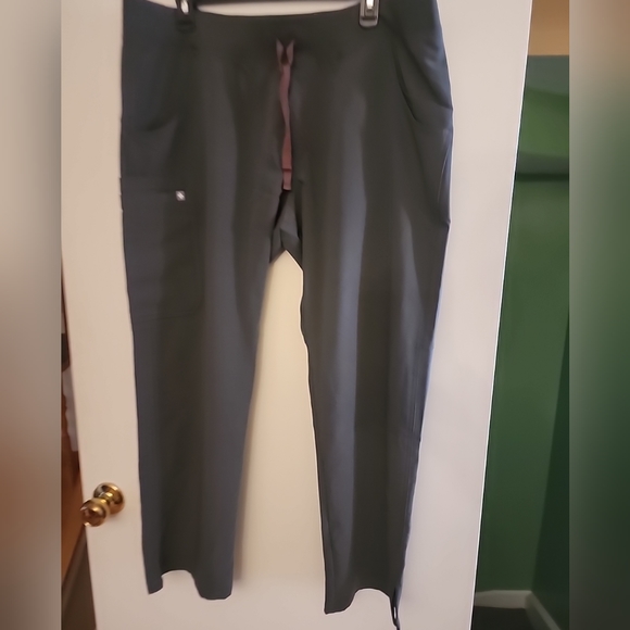 FIGS SCRUB PANTS - Picture 1 of 11